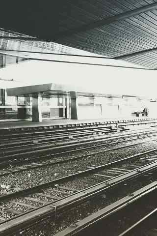 老旧的车站黑白意