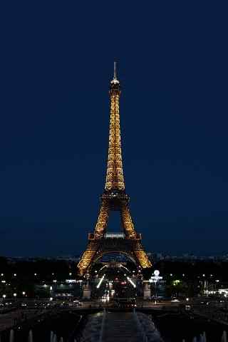 夜幕下的巴黎艾菲儿铁塔