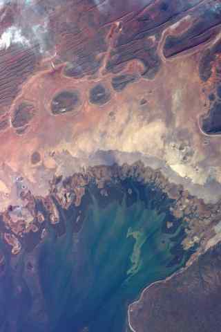 人造卫星拍摄地球海滩高清壁纸