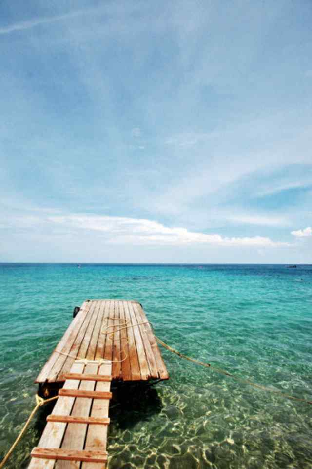 夏天海边马尔代夫蓝天白云手机壁纸
