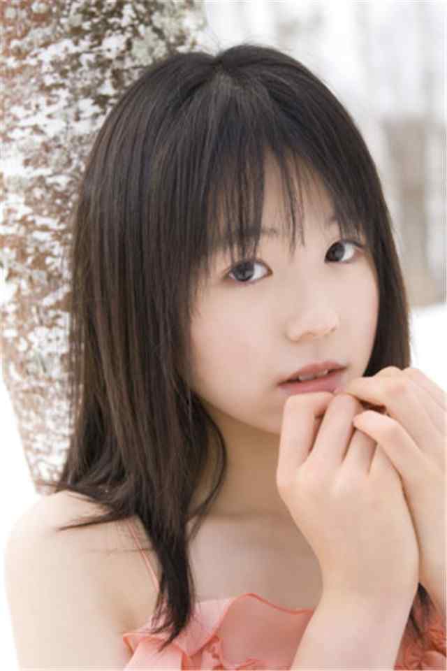 日本甜美美女小池里奈雪地清凉装写真高清手机壁纸