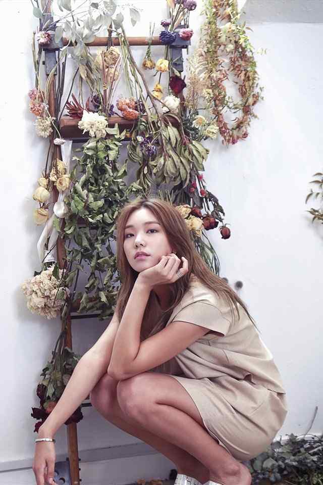 韩国美女模特夏日时尚写真高清手机壁纸下载