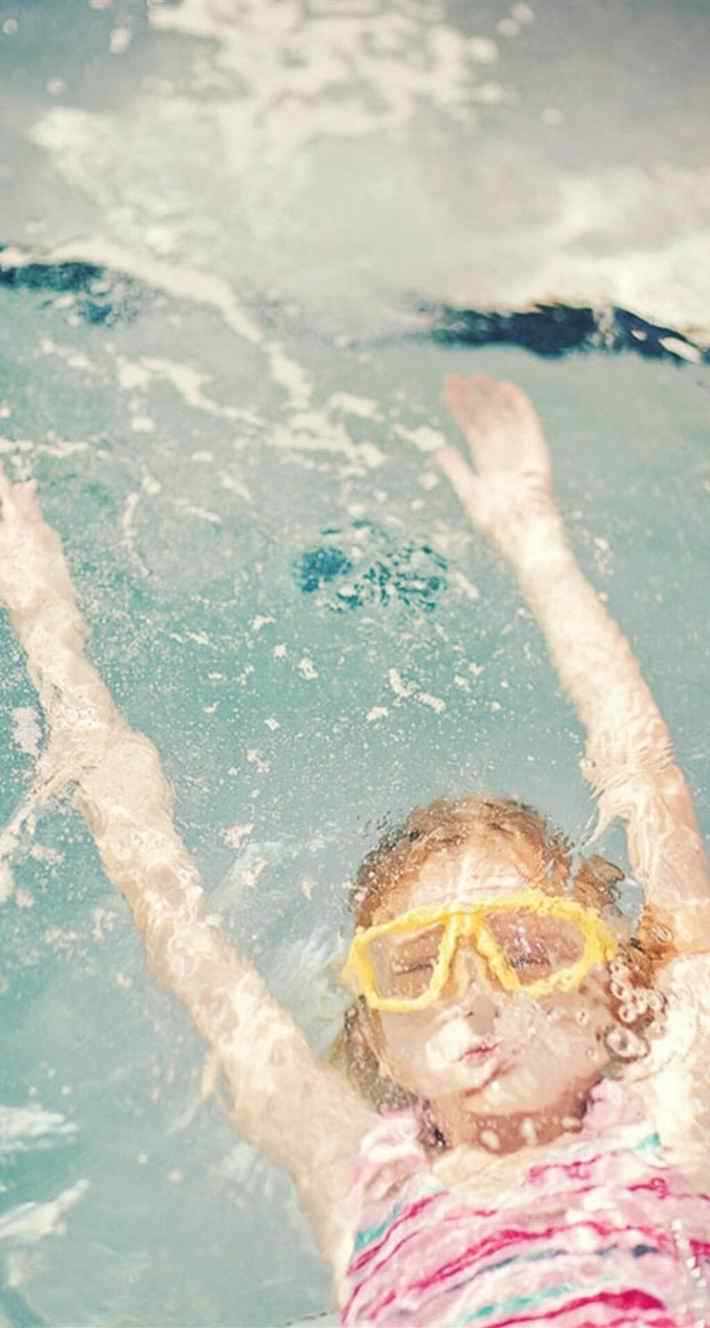 夏天游泳凉爽高清手机壁纸