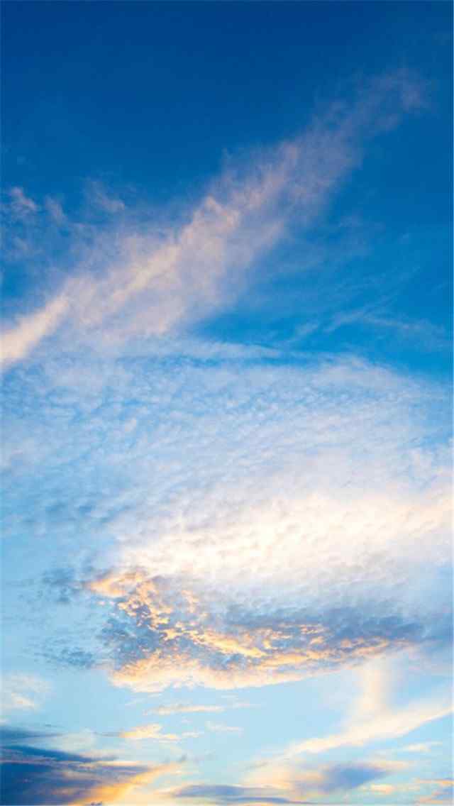 唯美蔚蓝天空云层高清手机桌面壁纸