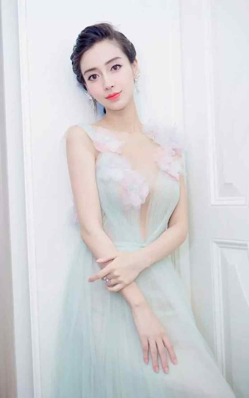 女神Angelbaby甜美性感礼服高清手机壁纸
