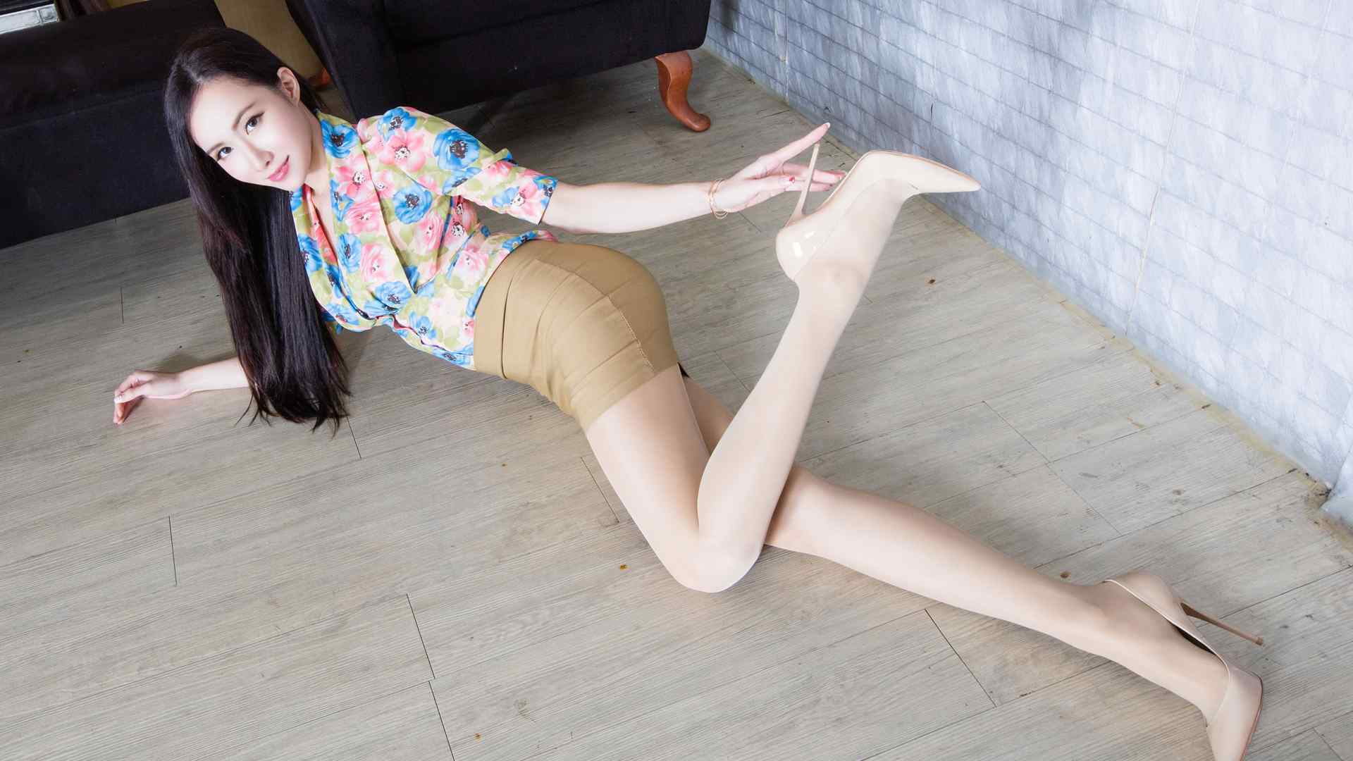 台湾美女腿模性感长腿高清壁纸
