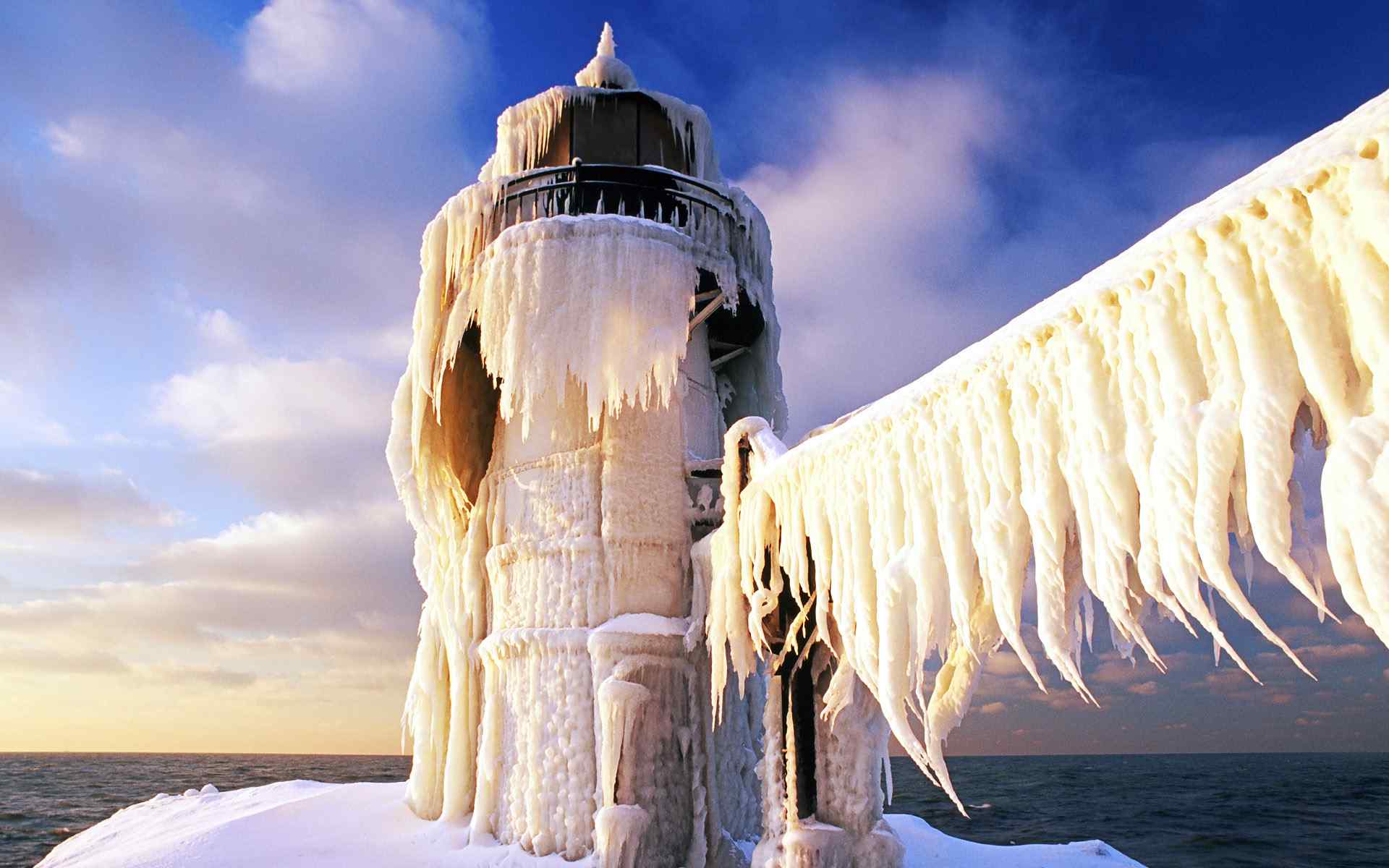 冰雪覆盖的圣约瑟灯塔桌面壁纸