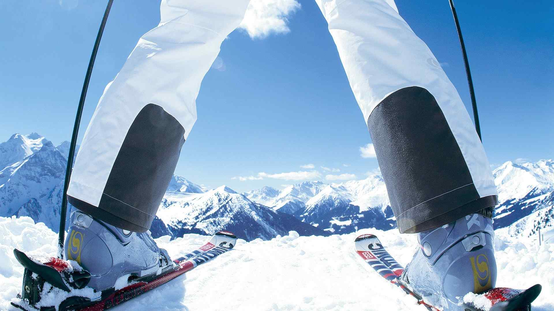 阿尔卑斯滑雪滑雪者唯美高清壁纸下载