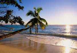 夕阳热带岛屿海滩