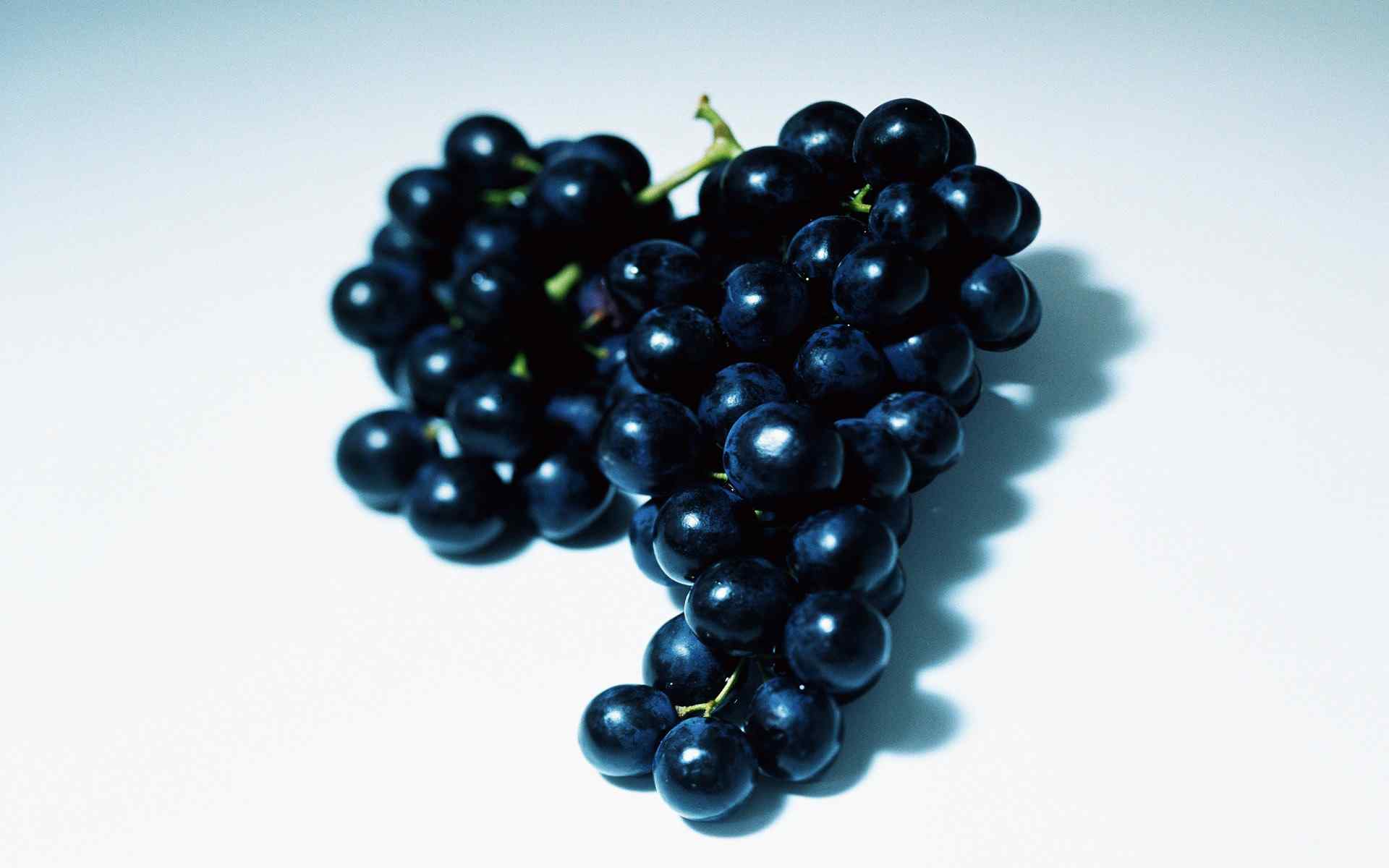 健康水果黑珍珠葡萄桌面壁纸