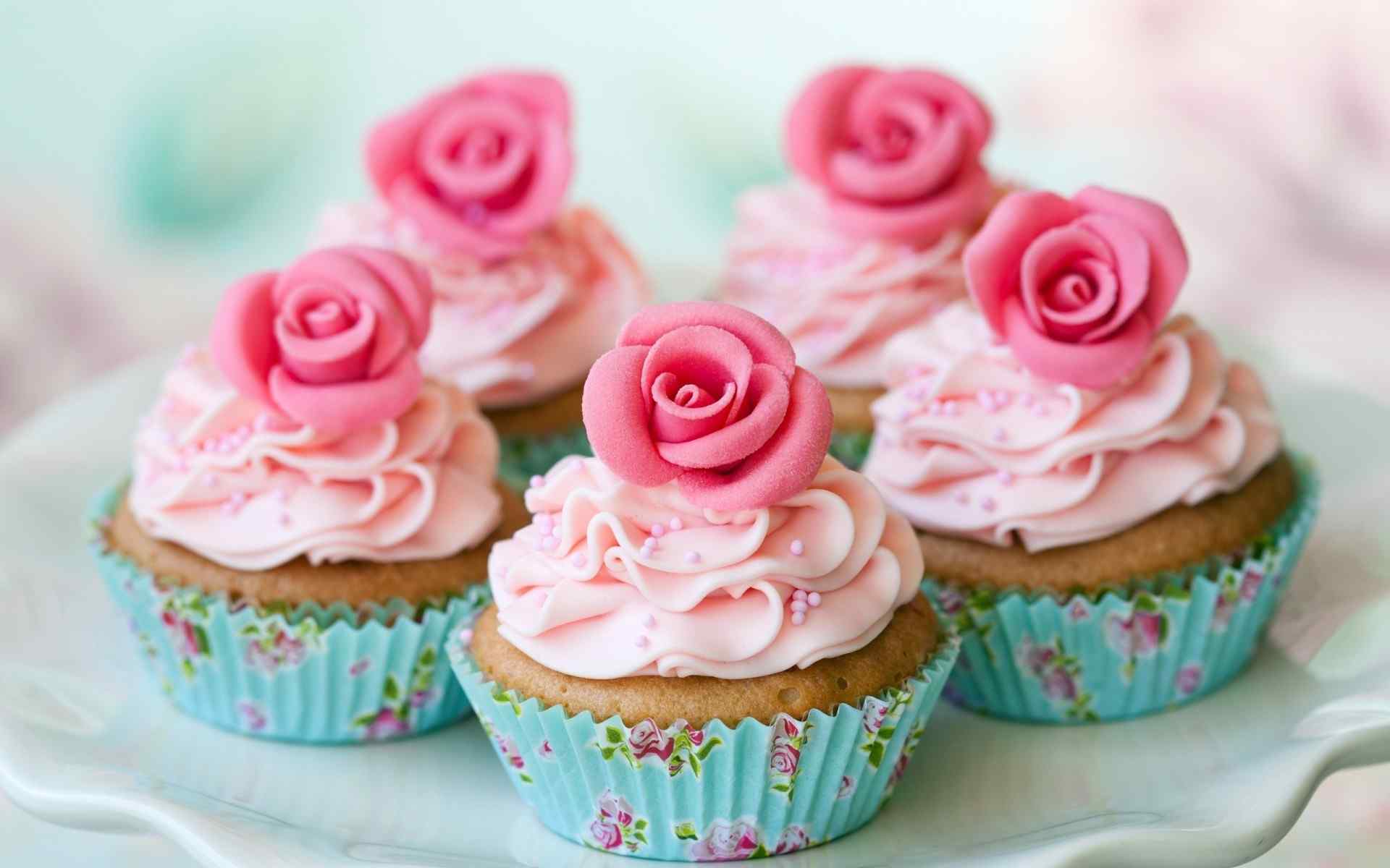 粉红色玫瑰蛋糕甜品桌面壁纸