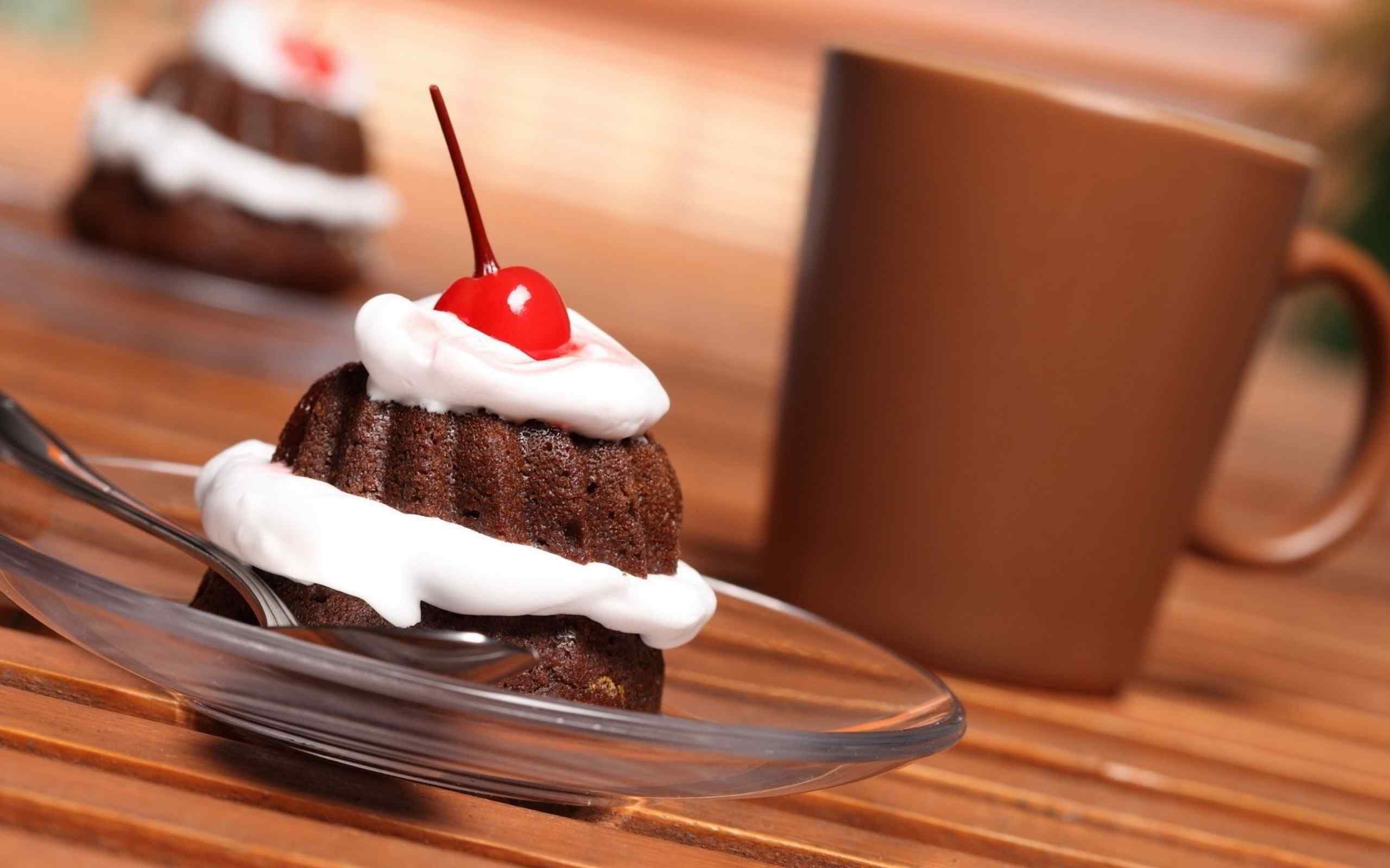 巧克力奶油甜品夹层桌面壁纸下载
