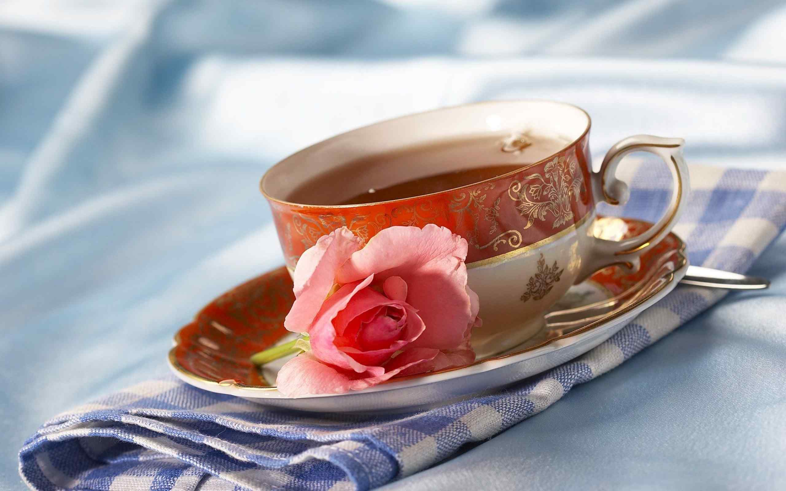 精致茶杯玫瑰花茶桌面壁纸