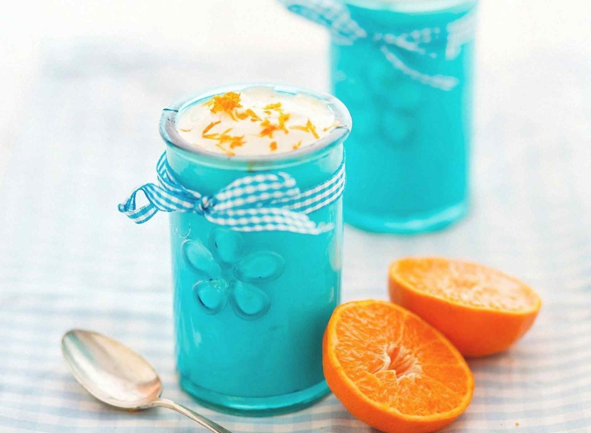 诱人蓝色橙子奶昔桌面壁纸
