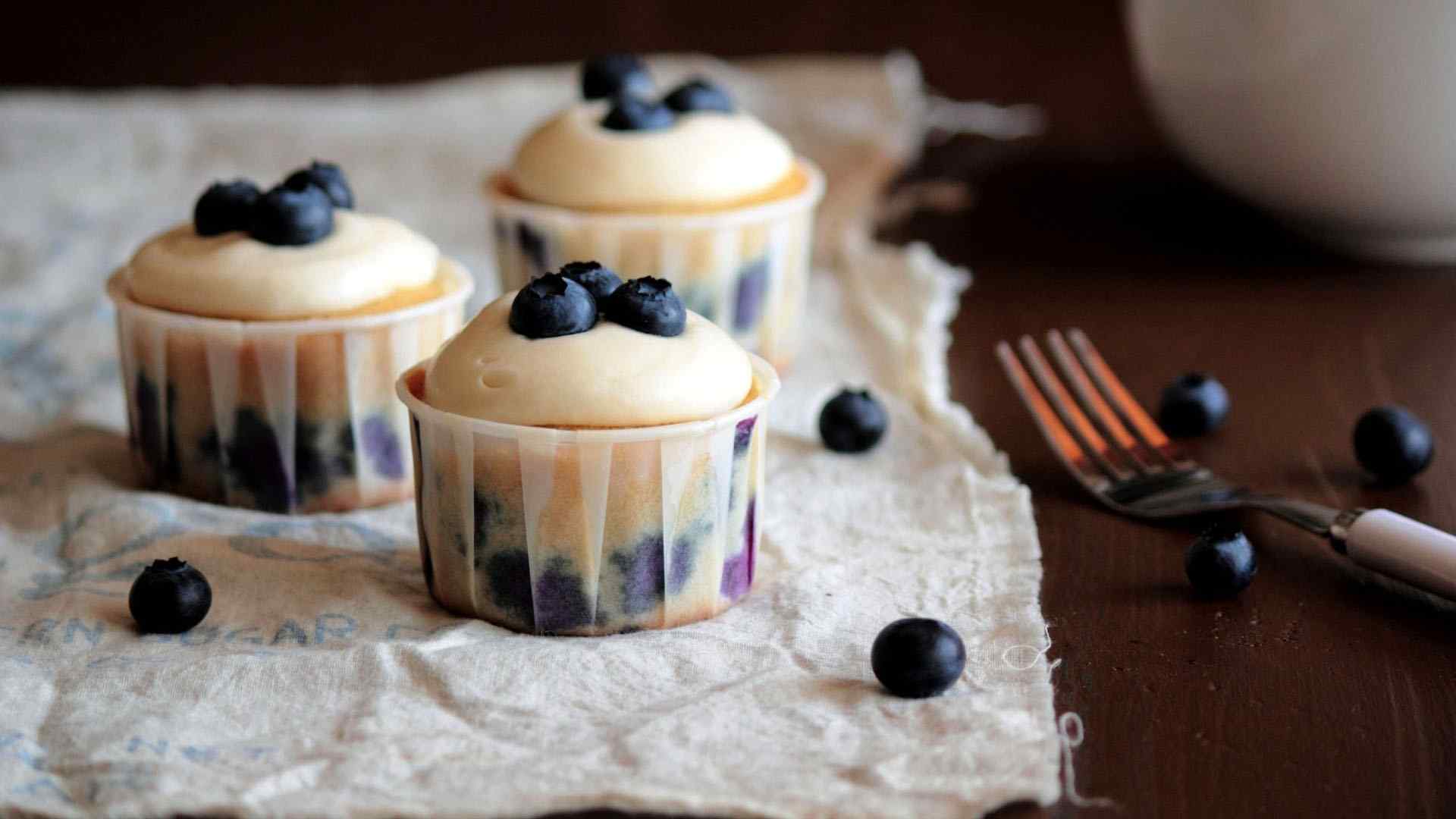 蓝莓奶油乳酪蛋糕桌面壁纸