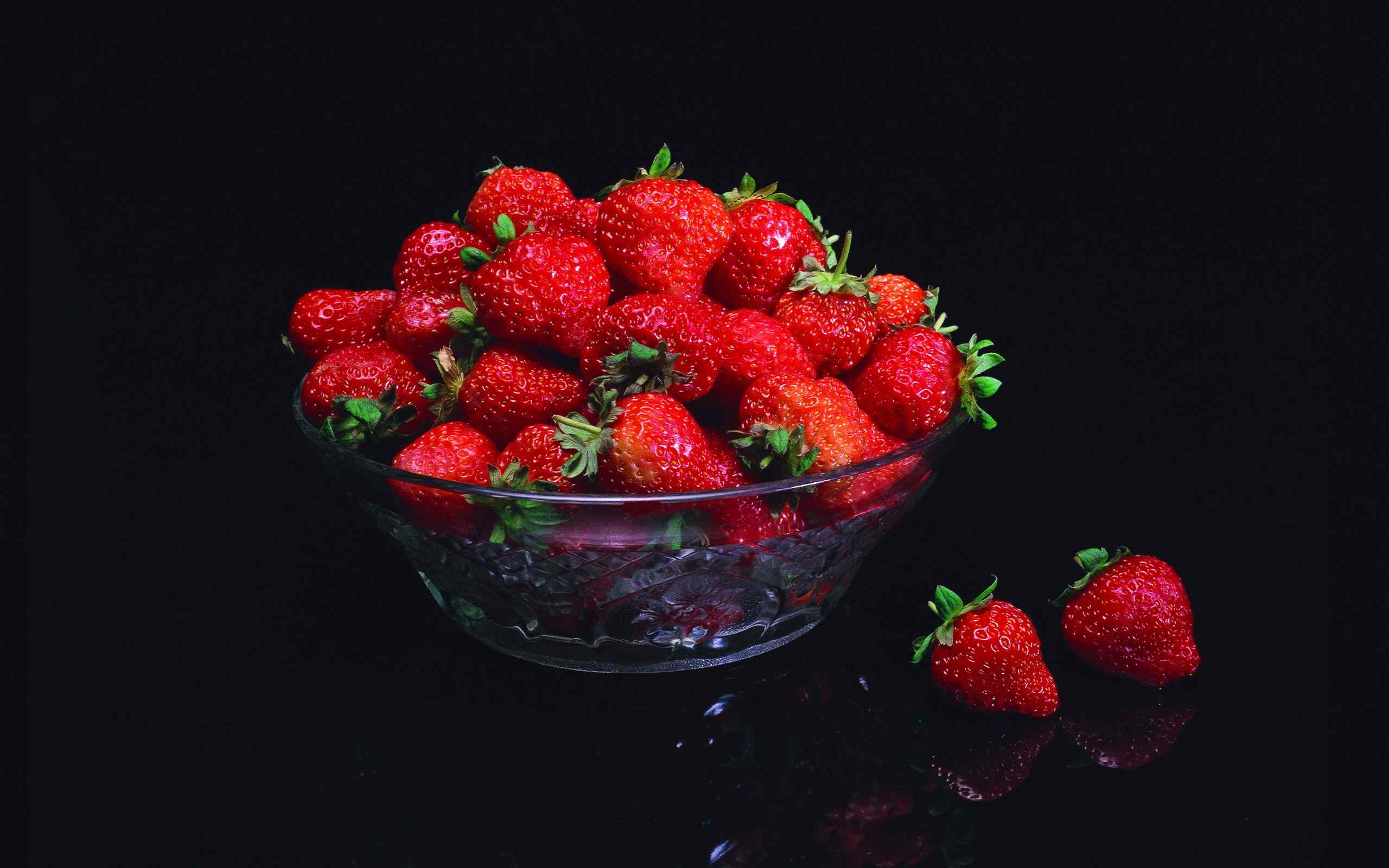 新鲜可口草莓高清桌面壁纸