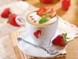 草莓卡布奇诺咖啡桌面壁纸