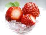 冰镇草莓水果诱惑桌面壁纸