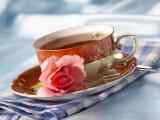 精致茶杯玫瑰花茶桌面壁纸