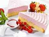 美味的草莓鲜奶油蛋糕壁纸