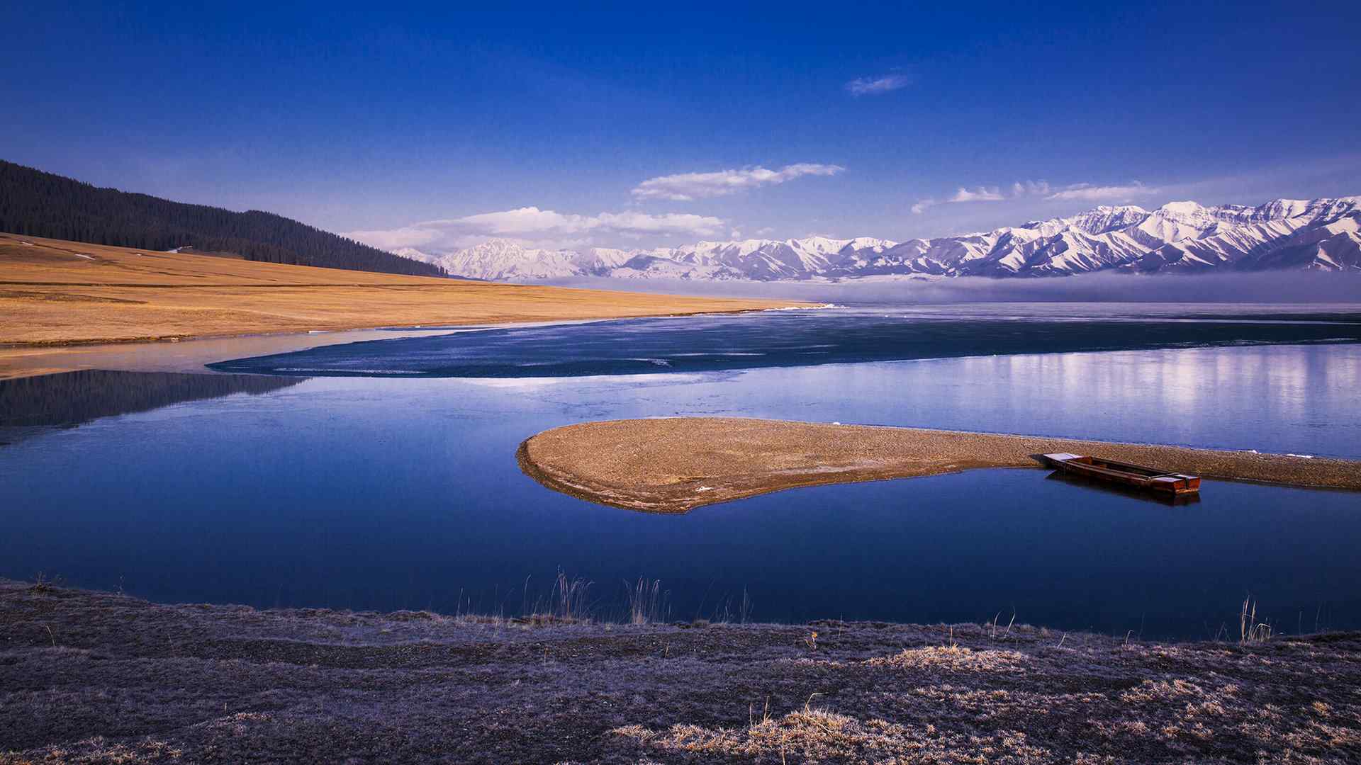 冬季新疆赛里木湖高清桌面壁纸