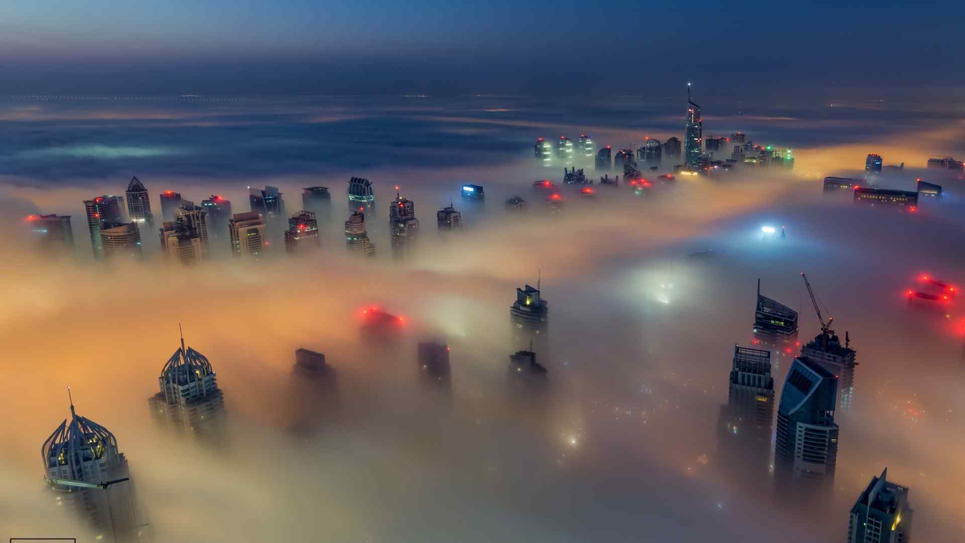 阿联酋迪拜市天空唯美朦胧风景桌面壁纸