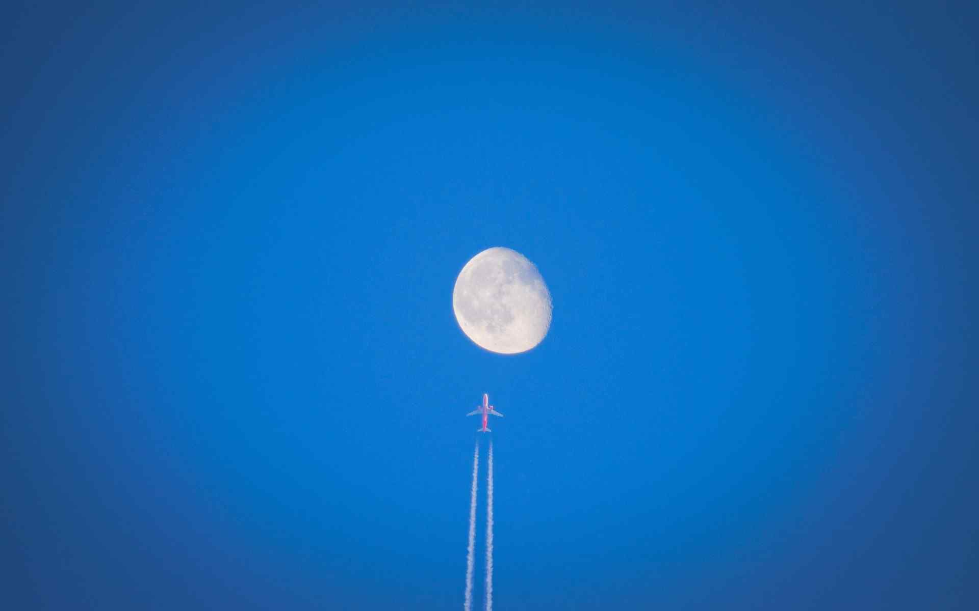 飞机在圆月下飞翔中秋月亮桌面壁纸下载