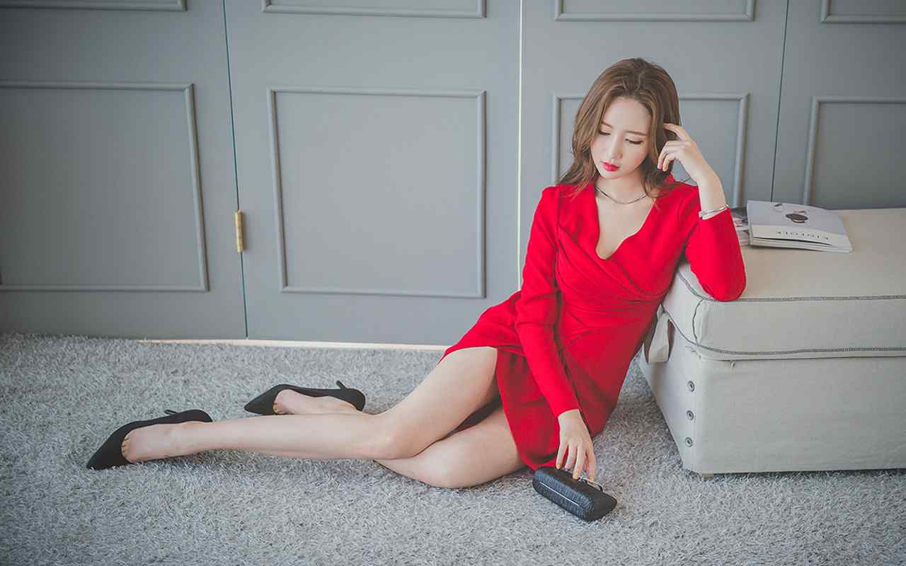 韩国美女李妍静美丽红裙高清桌面壁纸