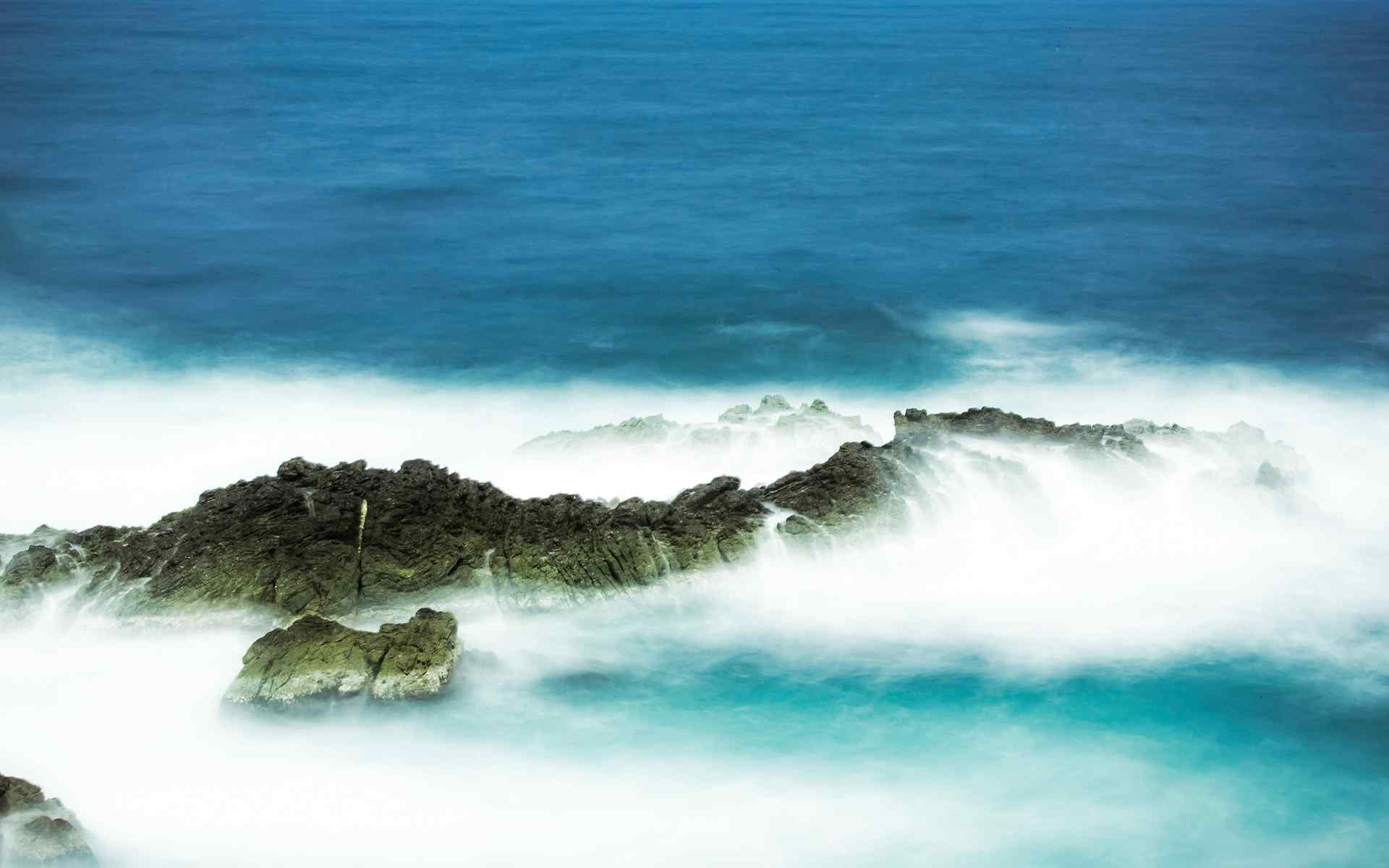视觉震撼撞击礁石的海浪桌面风景壁纸 十一辑