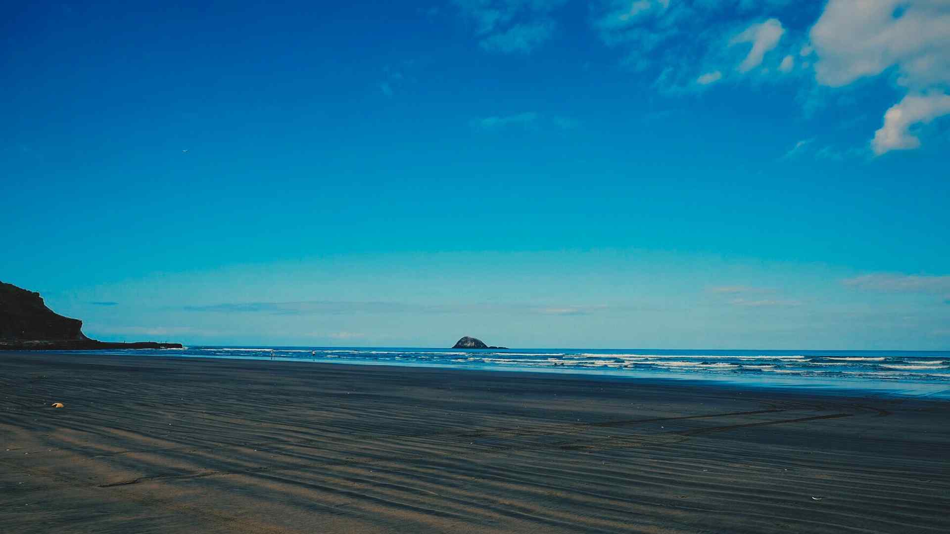 新西兰鸟岛黑沙滩风景图片桌面壁纸