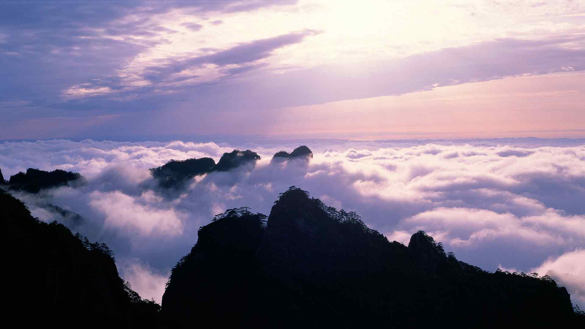 美丽的山间云海风景桌面壁纸