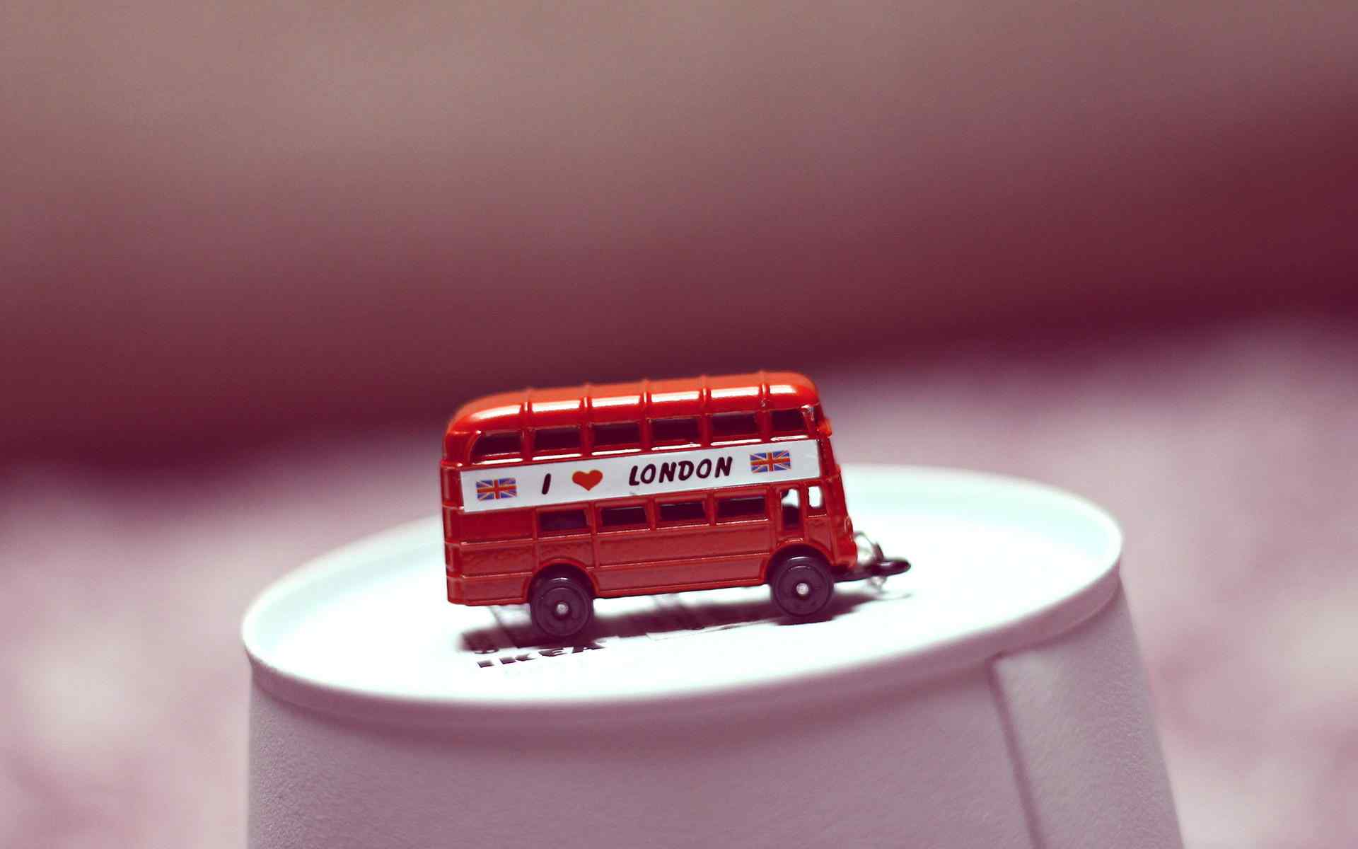 微型复古玩具巴士创意桌面壁纸