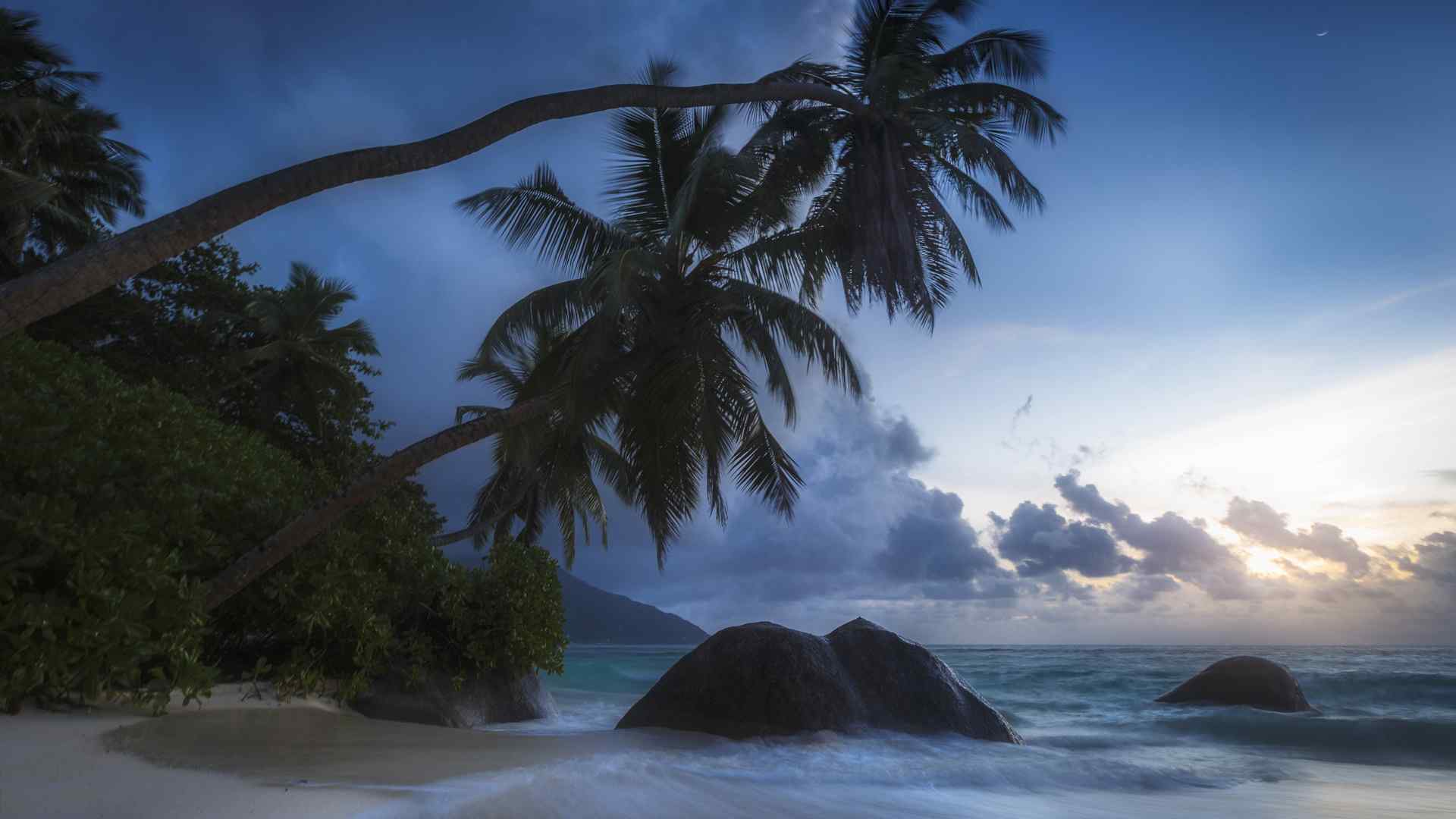 印度洋海岸岩石风景高清电脑桌面壁纸