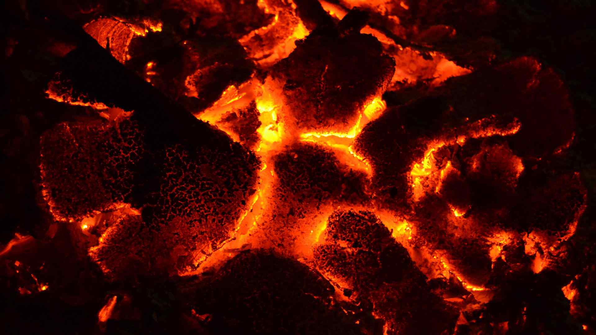 燃烧的木炭创意设计素材图片