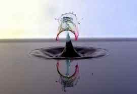 创意彩色水滴倒影图片桌面壁纸