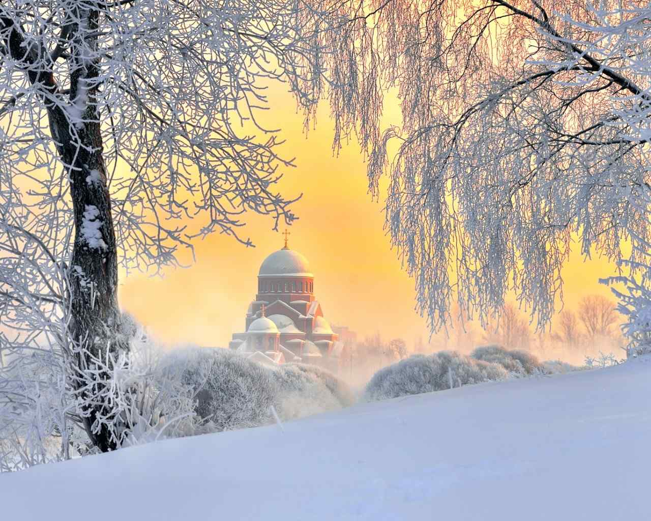 可爱的冬日雪景高清桌面壁纸