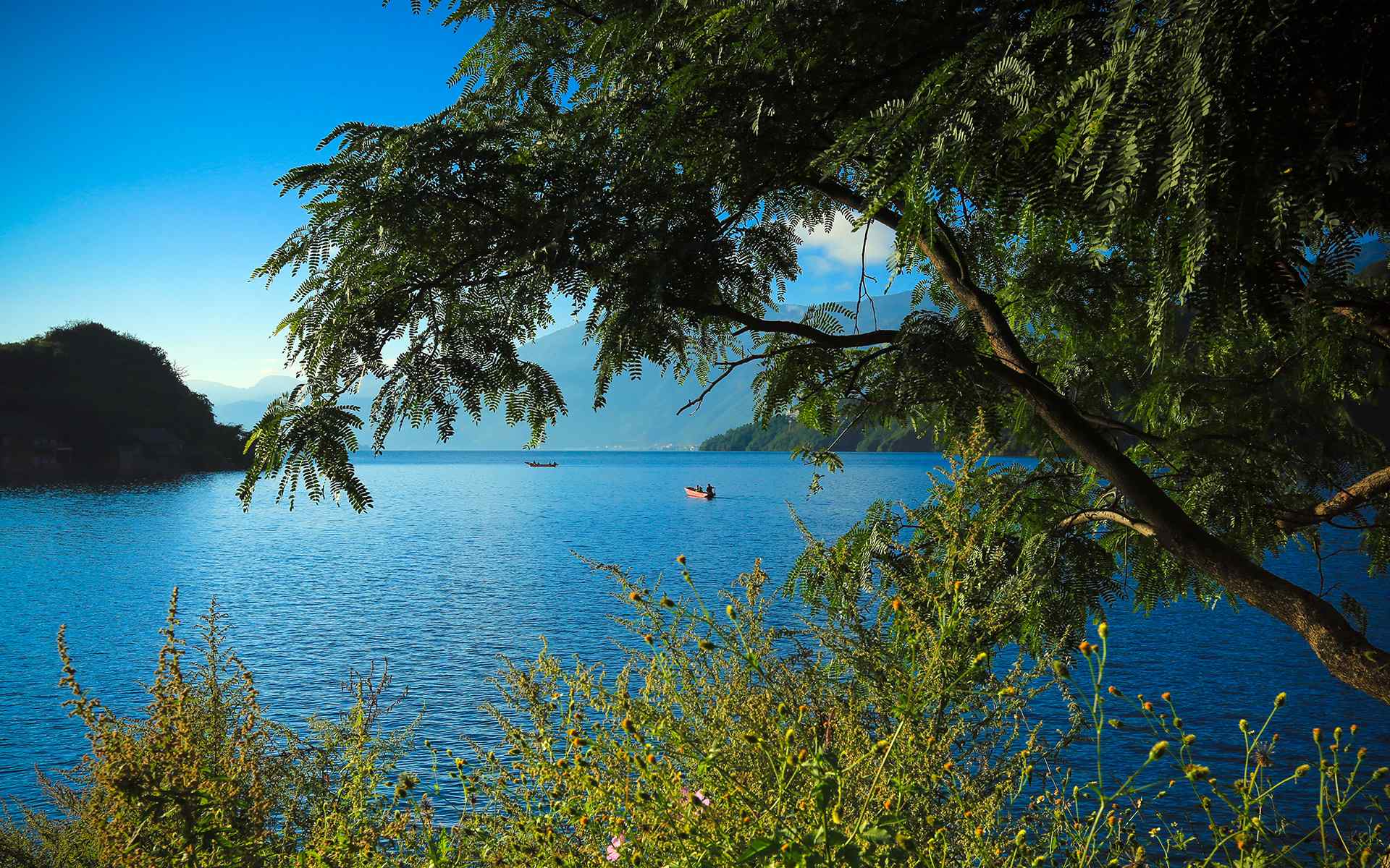 唯美的泸沽湖美景高清桌面壁纸