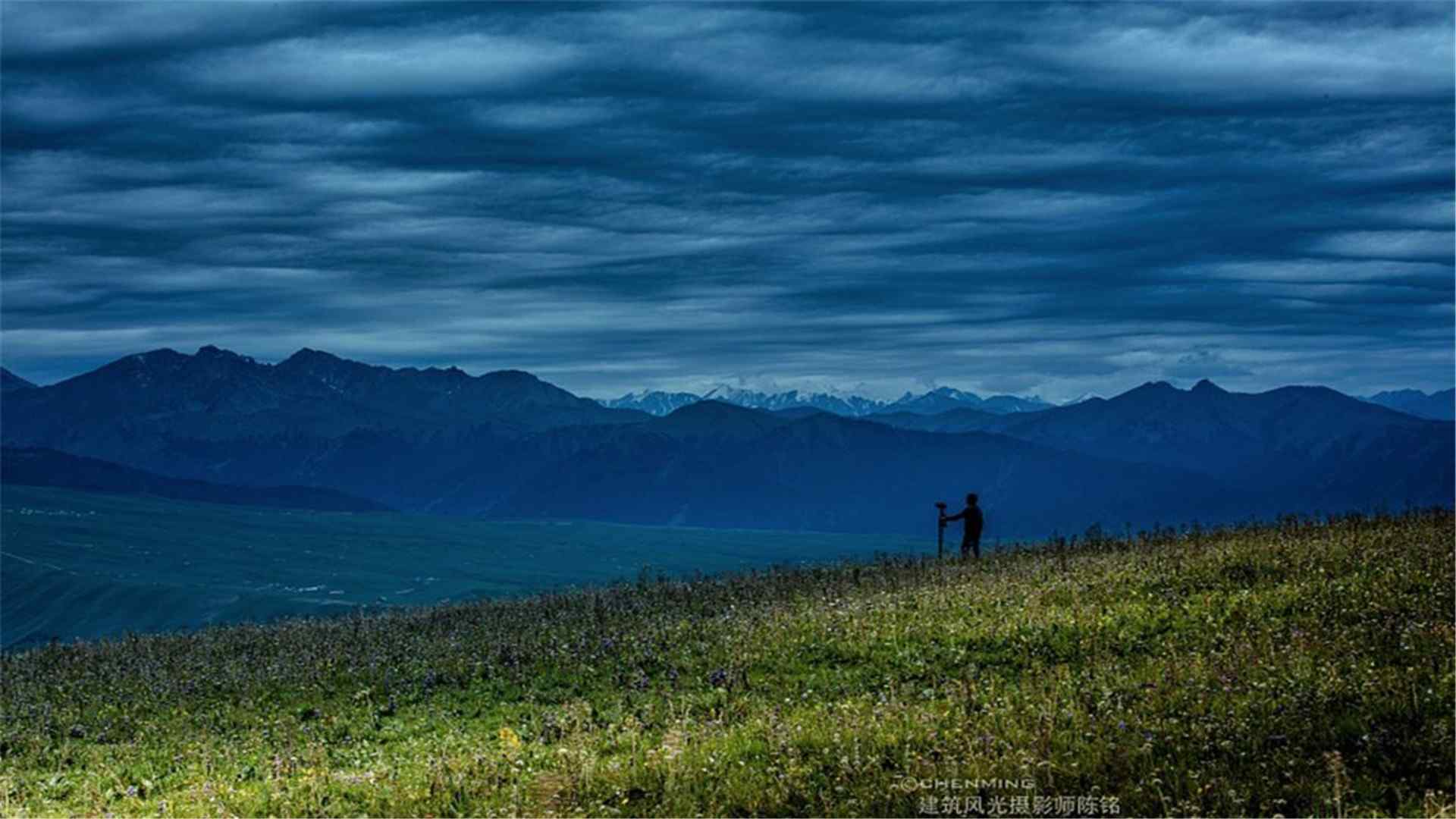 美丽的新疆天山山脉夕阳风景高清壁纸