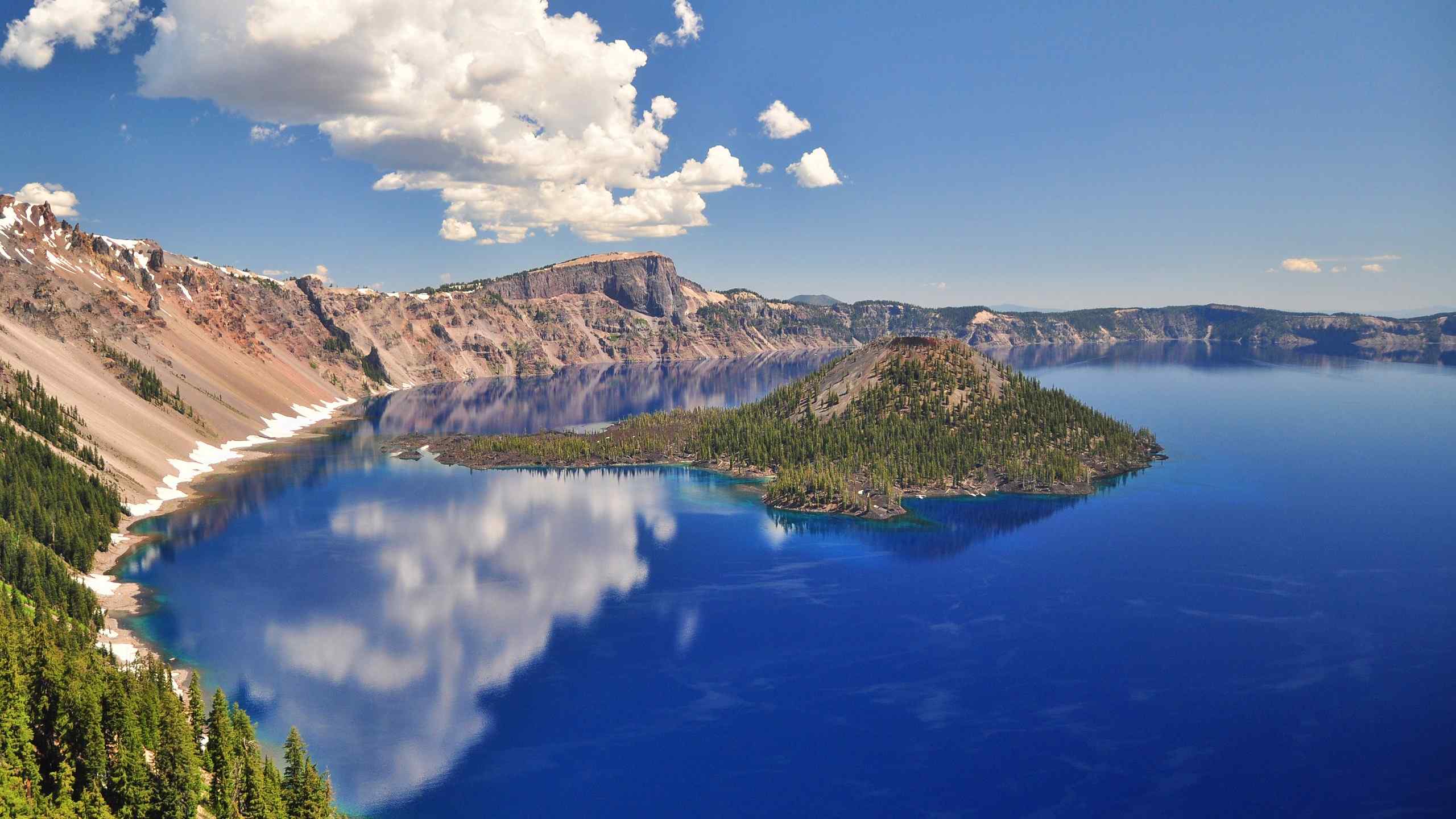 美丽的俄勒冈火山湖国家公园风景图片