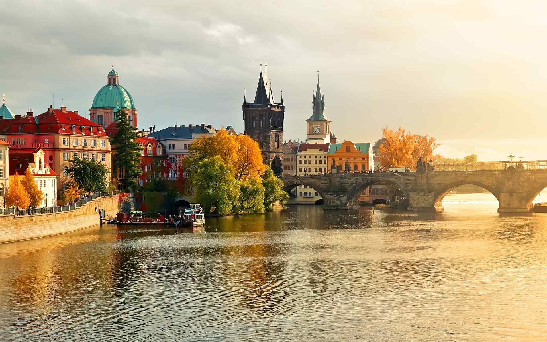 美丽的金色之城布拉格城堡高清风景壁纸
