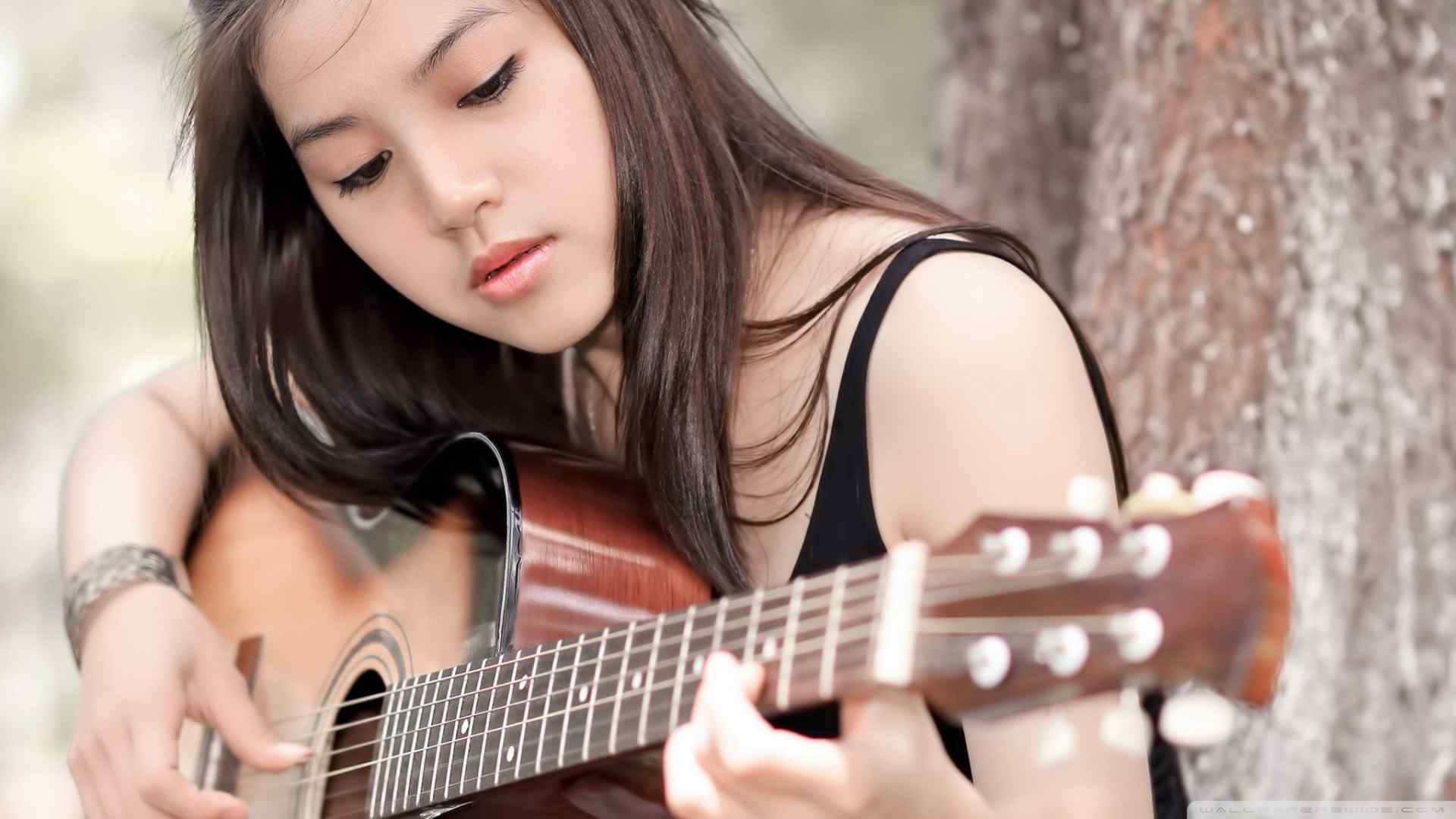 Mädchen mit einer Gitarre - Gitarrenmädchen Tapete - 2560x1600 - WallpaperTip
