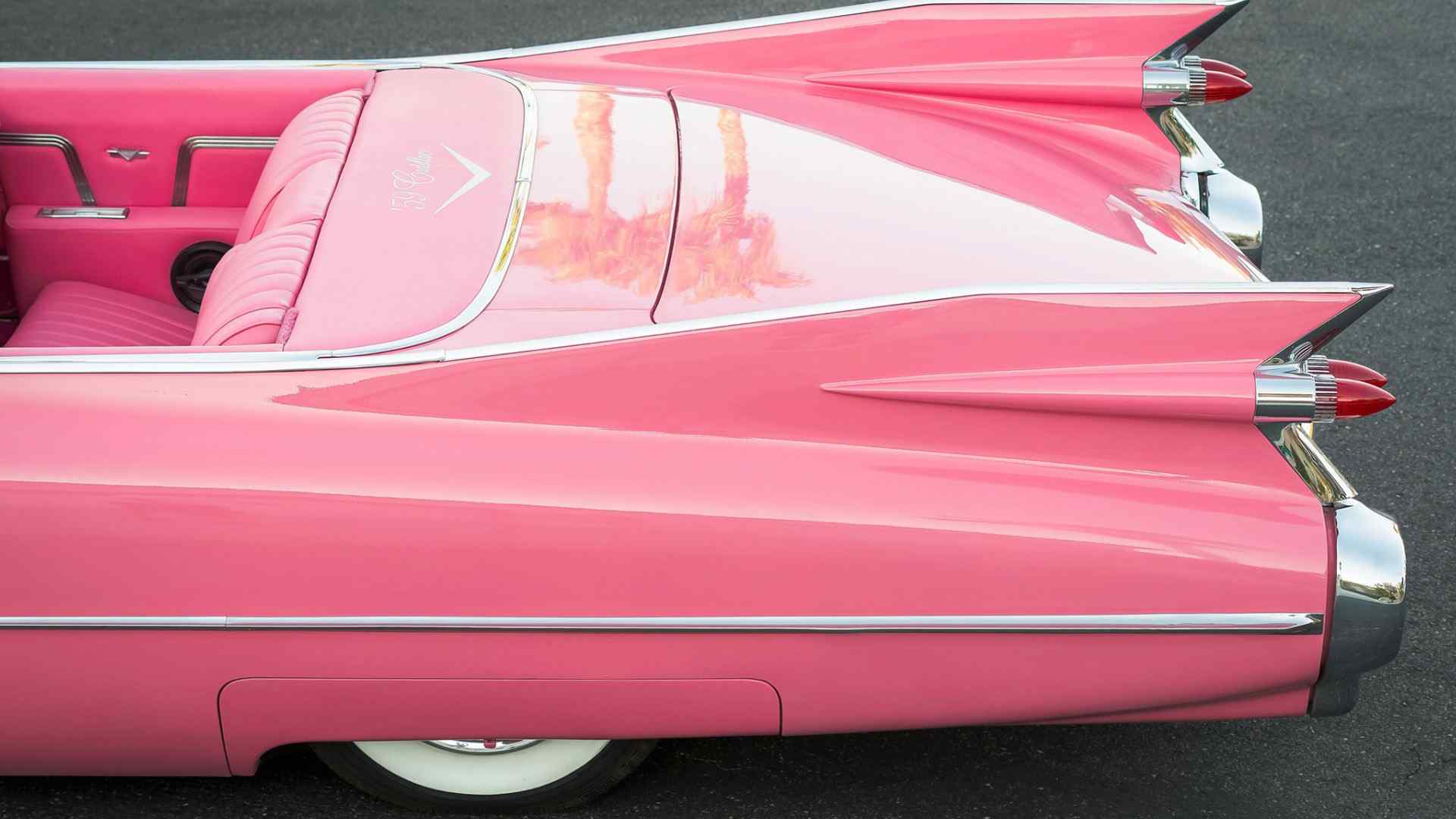 个性时尚复古凯迪拉克粉色跑车桌面壁纸