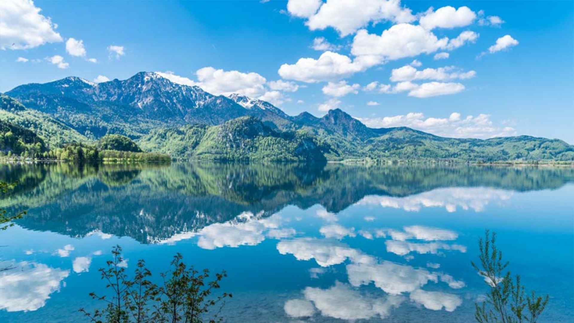 唯美雪山湖蓝天白云万里晴空风景图高清桌面壁纸